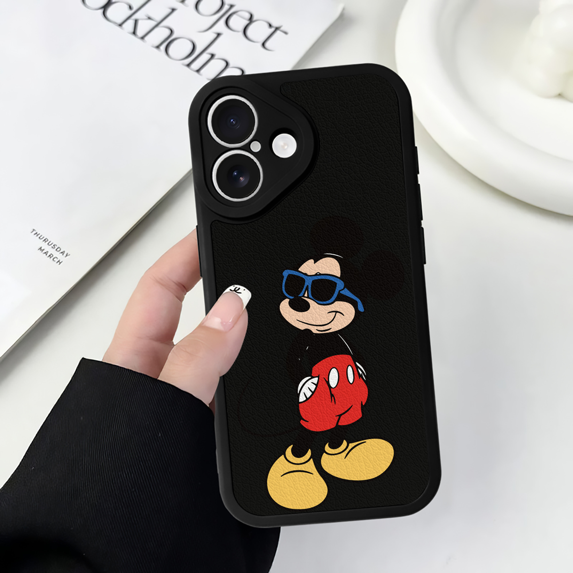 （画像用） ミッキーマウス Mickey Mouse 【iPhone 16シリーズ対応】シリコンスマホケース（レザー調） 材質：シリコン